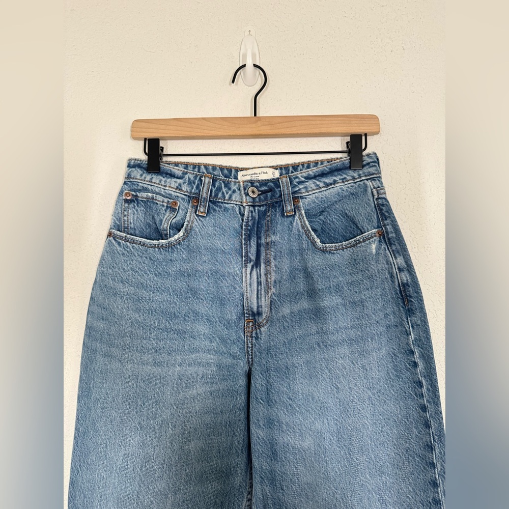 Abercrombie & Fitch Curve Love High Rise Loose Jeans Medium Wash Size 27 - Picture 5 of 8
